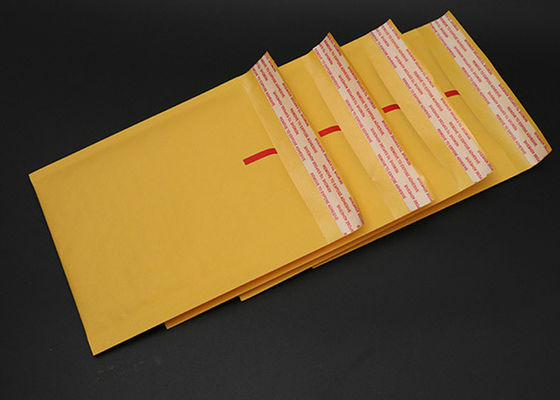 Εγγράφου ταχυδρομικών τελών δεμάτων στέλνοντας φάκελοι εγγράφου τσαντών ταχυδρομείου συσκευάζοντας για το ταχυδρομείο ασφάλειας