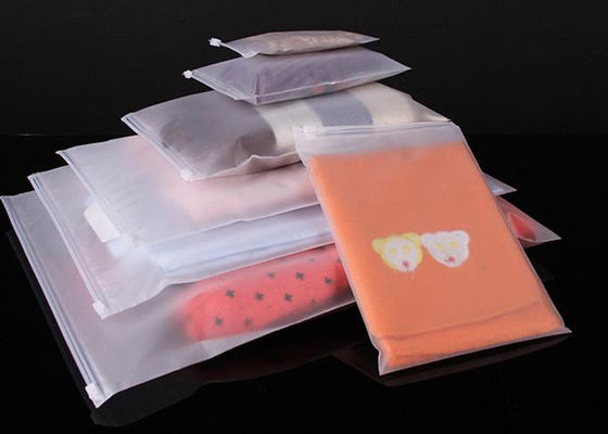 Ενδυμάτων Reclosable πλαστικές πολυ τσάντες κλειδαριών φερμουάρ τσαντών ταχυδρομείου συσκευάζοντας για τη ναυτιλία των ενδυμάτων
